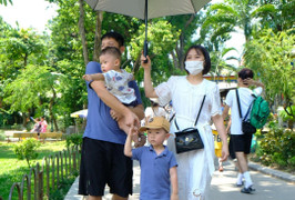 Bộ Chính trị yêu cầu có chính sách hỗ trợ phụ nữ sinh đủ hai con trước 35 tuổi