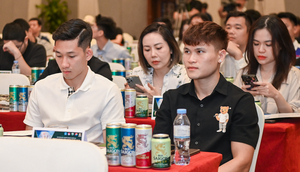 Nhà vô địch AFF Cup 2024 hồi tưởng kỷ niệm trên sân phủi
