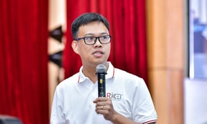 Cựu sinh viên ĐH Bách khoa khuyên bạn trẻ đừng quá khiêm tốn, hãy học cách 'nổ'