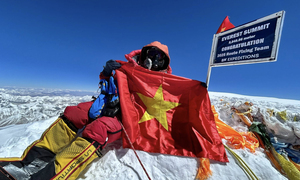 Nhà leo núi Việt Nam chinh phục Everest, 2 ngày sau chạm đỉnh top 4 thế giới