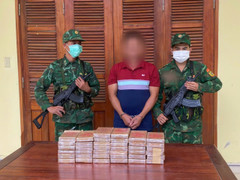 Bắt kẻ vận chuyển 14,3kg ma túy từ Lào về Việt Nam