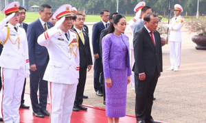 Thủ tướng Thái Lan Paetongtarn Shinawatra vào Lăng viếng Chủ tịch Hồ Chí Minh