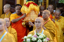 Cung rước xá lợi Đức Phật từ chùa Quán Sứ tới chùa Tam Chúc