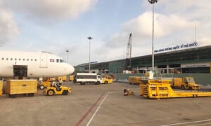 Đình chỉ công tác cán bộ xé vé máy bay của khách nước ngoài ở Phú Quốc