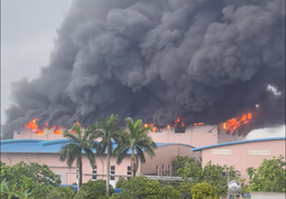 Cháy ngùn ngụt tại xưởng sản xuất giày da 3.200m² ở Vĩnh Phúc