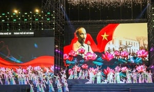 Lắng đọng chương trình nghệ thuật bế mạc Lễ hội Làng Sen 2025