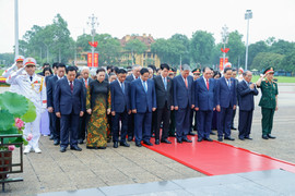 Lãnh đạo Đảng, Nhà nước vào Lăng viếng Chủ tịch Hồ Chí Minh dịp 19/5
