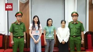 Bị khởi tố vì kẹo giả: Hoa hậu Thùy Tiên có còn đường quay lại showbiz?
