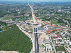 Bộ trưởng Xây dựng: Cần tăng tốc các dự án kết nối sân bay Long Thành