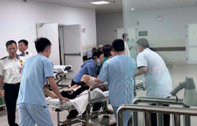 Cảnh sát Hà Nội mở đường cho taxi chở cô gái gãy chân đến bệnh viện cấp cứu