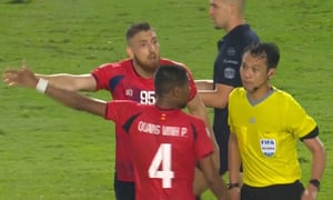 Trọng tài quyết định khó hiểu, 'cướp trắng' cơ hội của CLB Công an Hà Nội