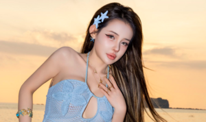 Loạt ồn ào của DJ Ngân 98: Bị cấm diễn vì mặc phản cảm, phát ngôn gây sốc