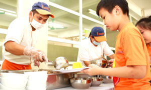 Hà Nội nghiên cứu miễn phí ăn trưa cho học sinh
