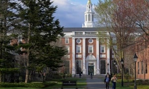 Chính phủ Mỹ thu hồi quyền tuyển sinh sinh viên nước ngoài của Đại học Harvard