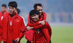 Công Phượng lên tuyển, tặng quà giá 26 triệu đồng cho Văn Toàn