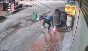 Truy tìm kẻ phóng hỏa đốt nhà dân trong đêm ở Bắc Giang
