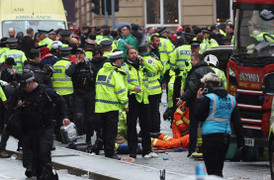 Vụ lao xe vào nhóm fan đội Liverpool: Gần 50 người bị thương, bắt giữ nghi can