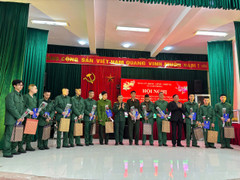 Hà Nội: Xã Nam Phong gặp mặt các tân binh lên đường nhập ngũ
