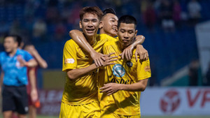 Cựu tuyển thủ Việt Nam ghi bàn phút cuối, CLB Bình Định cầm hòa Thanh Hóa