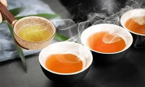 4 kiểu uống trà nên tránh đối với người ngoài 40 tuổi