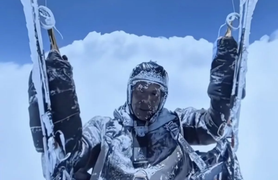 Bị kẹt trong đám mây, người chơi dù lượn suýt chết cóng ở nhiệt độ -40°C