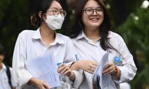 Giỏi tiếng Anh, nữ giới nên chọn ngành học gì để lương cao?