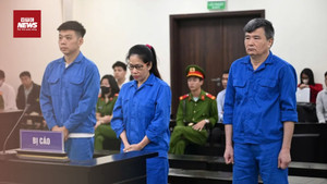 Cựu Vụ phó Bộ Công Thương khai nữ doanh nhân cầm xấp sổ đỏ nói 'anh chọn đi em biếu’