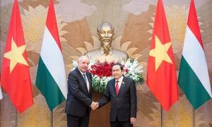 Chủ tịch Quốc hội Trần Thanh Mẫn hội kiến Tổng thống Hungary Sulyok Tamas