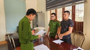 Tài xế lái xe đầu kéo không bằng lái, dương tính ma túy còn thách thức CSGT