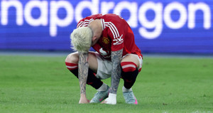 HLV Kim Sang-sik khiến Man Utd càng thêm thảm hại