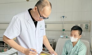 Mù mắt sau 3 mũi tiêm filler xoá nhăn trán