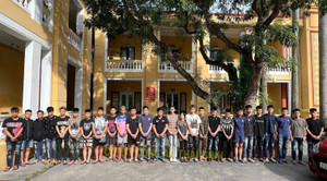 31 thanh niên cầm kiếm hẹn nhau hỗn chiến trên đường phố ở Thái Bình