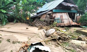 Lũ quét ập về trong đêm, tàn phá 15 ngôi nhà ở xã biên giới Nghệ An