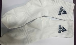 Khởi tố chủ cơ sở sản xuất 200.000 đôi tất giả nhãn hiệu Nike, Adidas, Uniqlo
