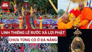 Hàng chục nghìn người đổ ra đường cung nghinh xá lợi Đức Phật tại Đà Nẵng