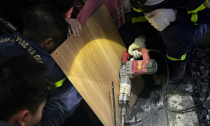 Giải cứu bé 8 tuổi bị kẹt tay trong ống hút nước áp lực cao ở khu đô thị Hà Nội