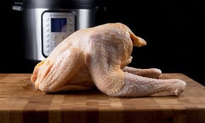Cách luộc gà không cần nước cực nhanh bằng nồi áp suất