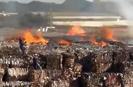 Cháy dữ dội tại công ty giấy, từ chiều đến khuya chưa thể khống chế