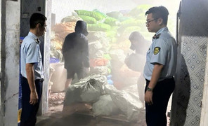 Phát hiện hơn 12 tấn chân gà bốc mùi chuẩn bị đưa đi tiêu thụ ở Quảng Ninh