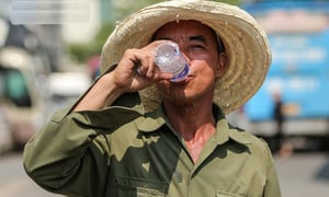 Trưa nay Hà Nội nắng nóng nhất cả nước, chạm ngưỡng 40°C
