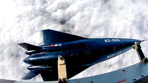 Trung Quốc tung UAV siêu vượt âm có thể tái sử dụng, Mỹ choáng váng