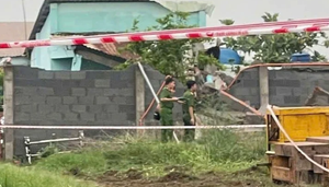 Mưa lớn làm sập hàng rào, hai bà cháu tử vong thương tâm