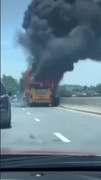 Xe khách bốc cháy ngùn ngụt, khói đen cao chục mét trên cao tốc Mai Sơn-Cao Bồ