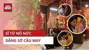 Thi lớp 10 cận kề: Sĩ tử Hà Thành gửi gắm niềm tin chốn linh thiêng