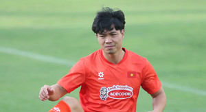 Tuyển Việt Nam khó khăn, HLV Kim Sang-sik lại khiến Công Phượng 'mừng thầm'