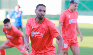 HLV Kim Sang-sik lần đầu thử nghiệm ngôi sao Việt kiều