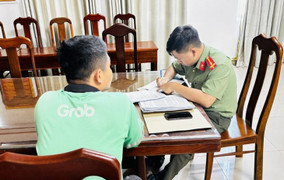 Đang chạy grab thì tài khoản nhận hơn 1,7 tỷ đồng, tài xế tìm người trả lại