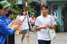 Sĩ tử đua nhau đoán đề Văn vào lớp 10 Hà Nội