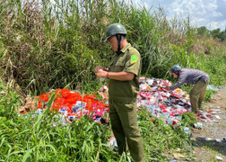 Công an vào cuộc vụ thực phẩm chức năng bị vứt ở bãi đất trống tại TP.HCM