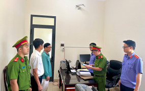 Bắt tạm giam 2 nguyên lãnh đạo một huyện ở Đắk Lắk 